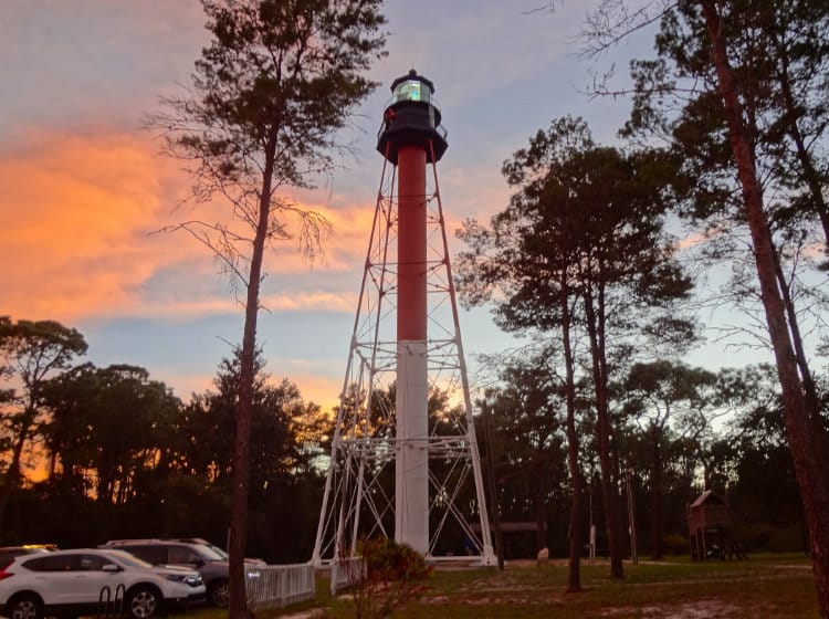 Crooked-River-Lighthouse-ORwlD7