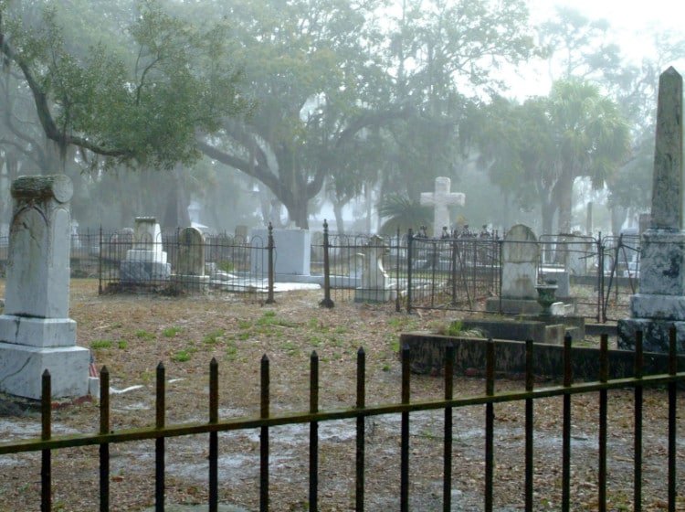 Chestnut-Street-Cemetery-7-Historical-Haunts-of-the-Forgotten-Coast-itrorF